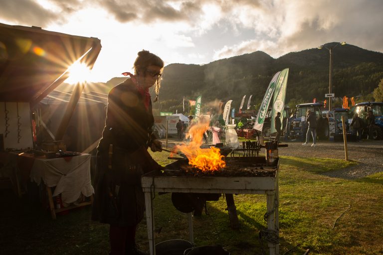 Smiing på Sterke Nils-tunet under Dyrsku'n